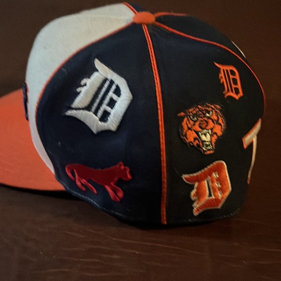 1980’s Detroit Tigers jersey!! Large. Absolutely beautiful MLB jersey and hat! - Picture 6 of 8